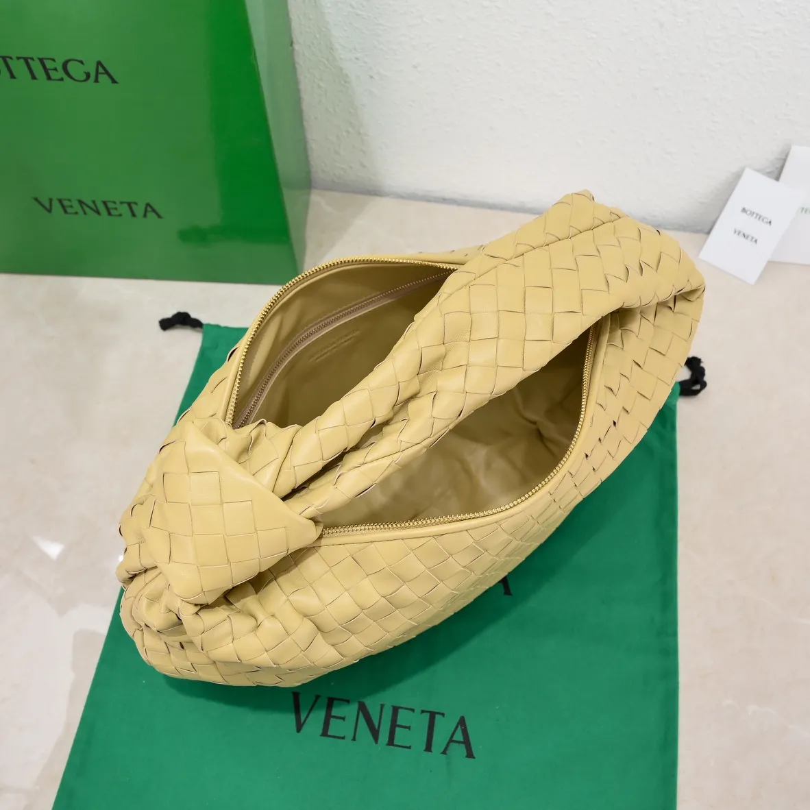 Batch 1860 Early spring new products#, cool style, retro style, full of vitality, free and easy, distinctive personality brings multi-layered charm to daily wardrobe~ 🔝The soft and flowing fabric conveys a soft touch# A relaxed and comfortable feeling is newly interpreted in the silhouette· Croissant woven sheepskin Size: Width 40 Height 48 Thick 16 [6698#]